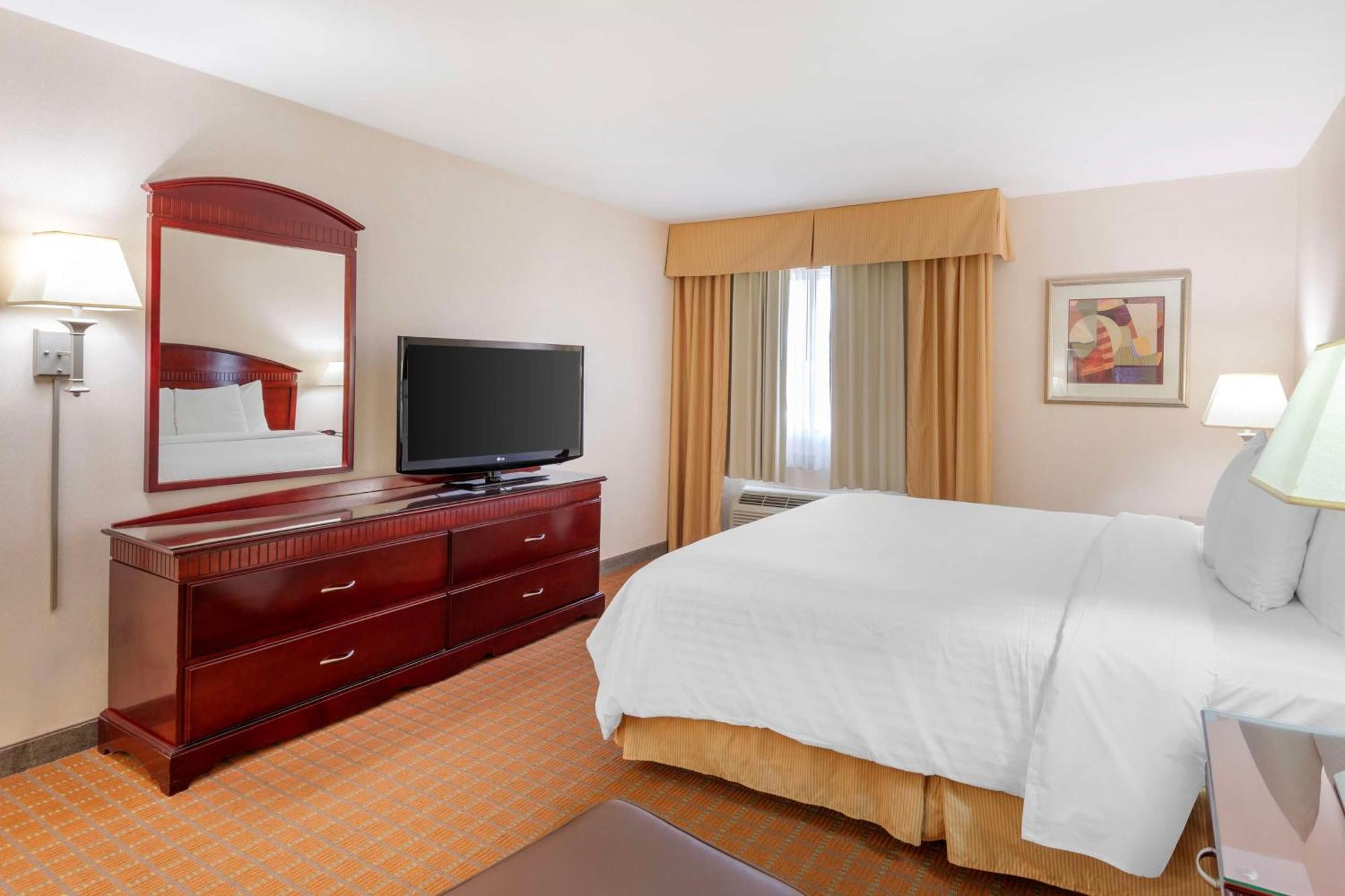 Best Western Plus West Covina Inn Exterior photo