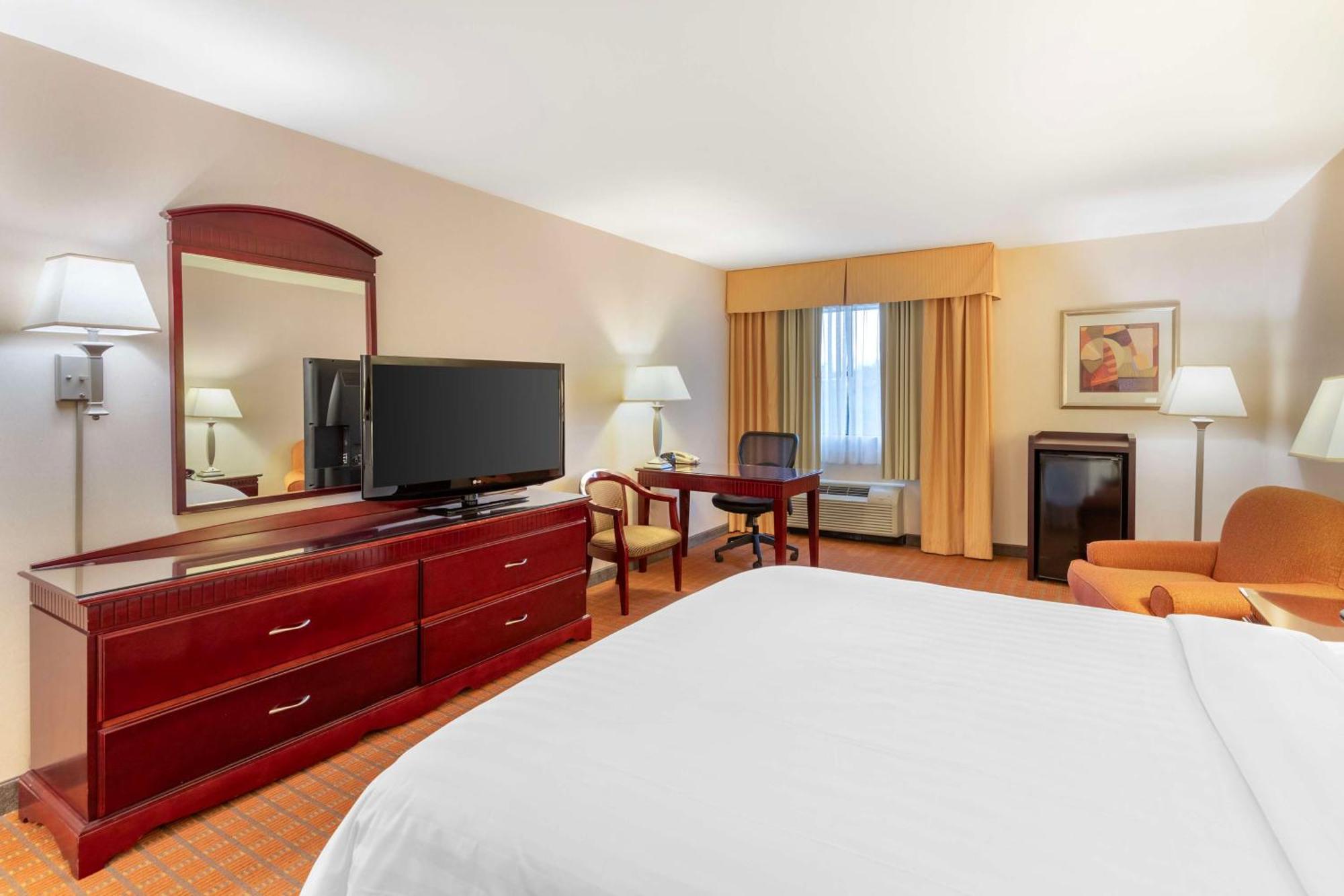 Best Western Plus West Covina Inn Exterior photo