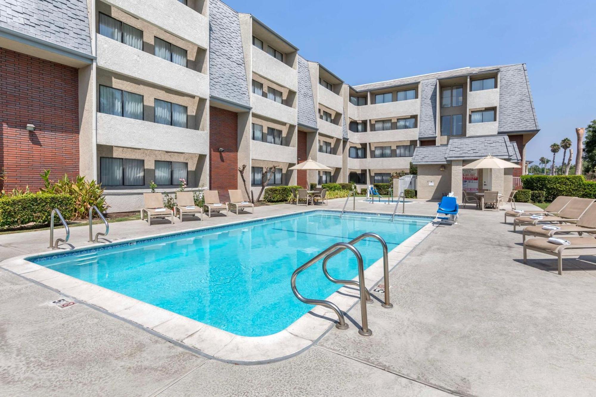 Best Western Plus West Covina Inn Exterior photo